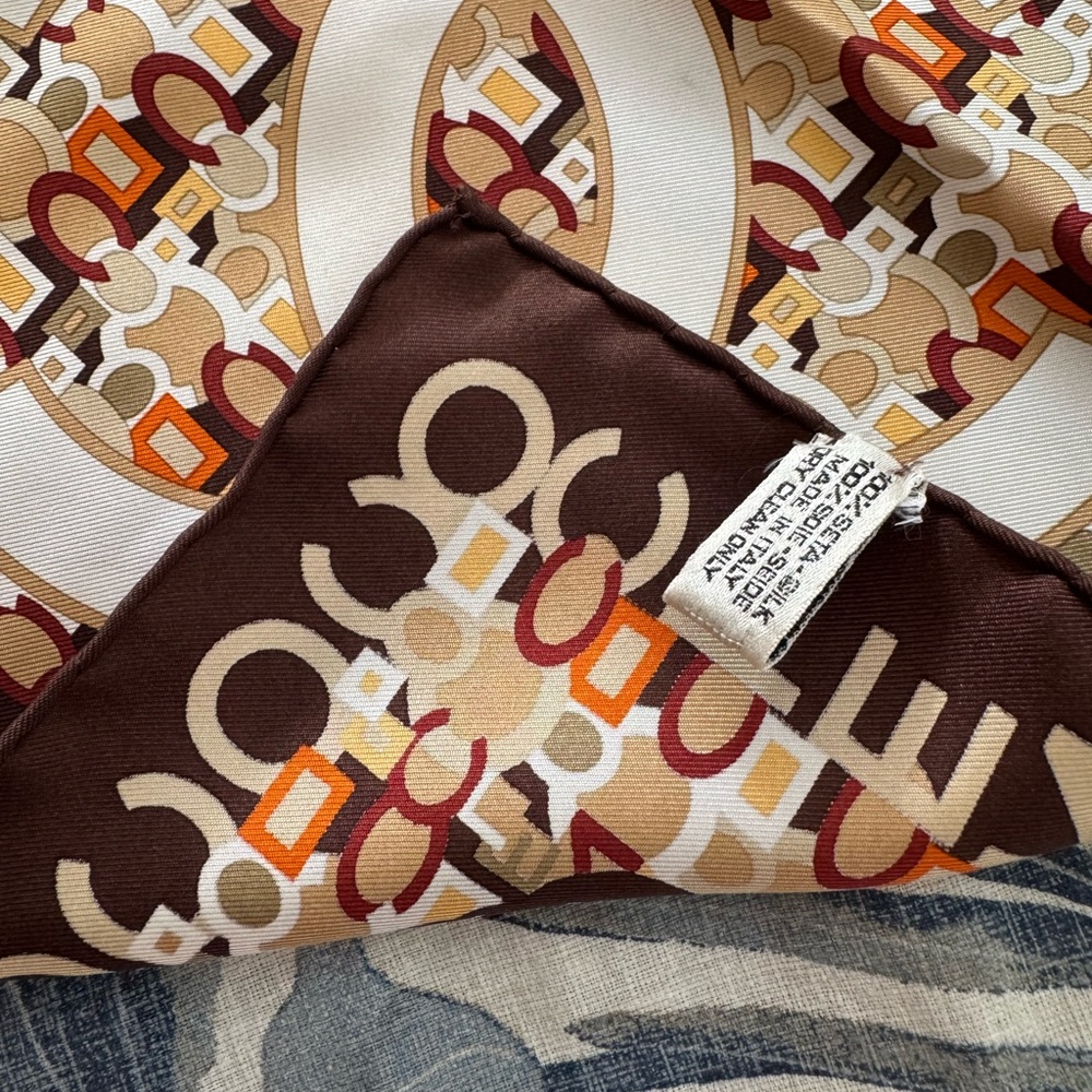 CHANEL camelia square silk scarf - Picture 7 of 12